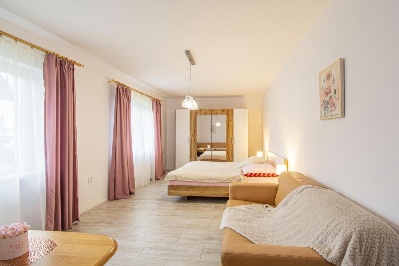 Velky Apartman Zlamanka กรอมเมียร์ริช ภายนอก รูปภาพ