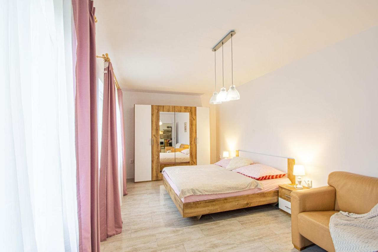 Velky Apartman Zlamanka กรอมเมียร์ริช ภายนอก รูปภาพ