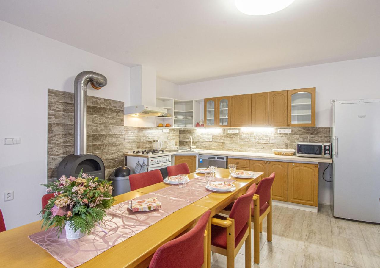 Velky Apartman Zlamanka กรอมเมียร์ริช ภายนอก รูปภาพ